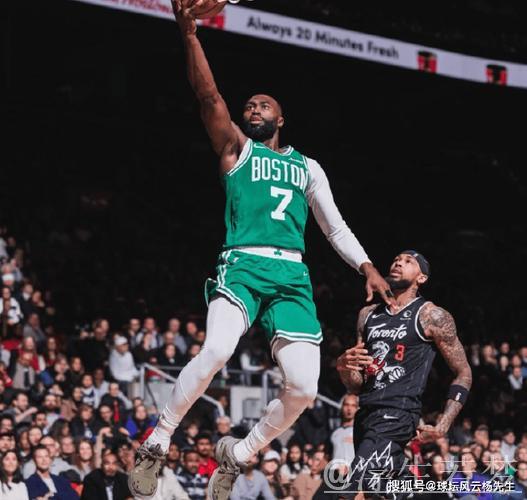 布朗爆砍30+8英格拉姆空砍30分 凯尔特人五连胜击退猛龙 布朗爆砍30+8英格拉姆空砍30分 凯尔特人五连胜击退猛龙